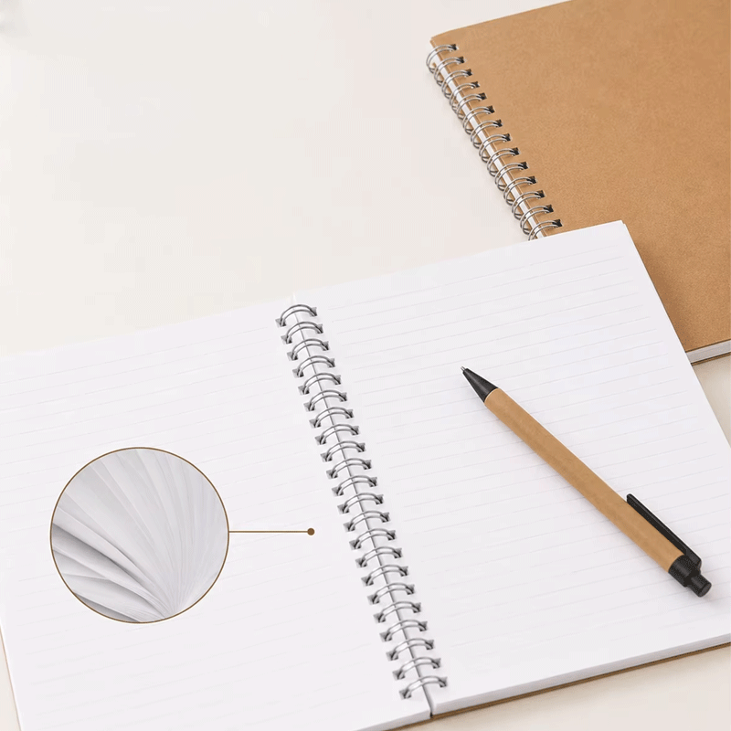 Páginas forradas com caderno espiral preto Kraft